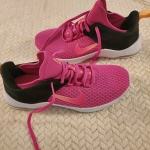 Nike Fuchsia Running Shoes